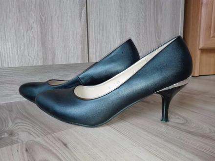 Čierne lodičky, 39