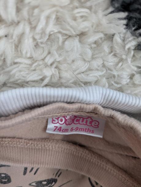 Mikina, tepláčiky a nátelník, 74