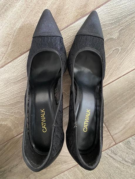 Lodičky s čipkou, 41