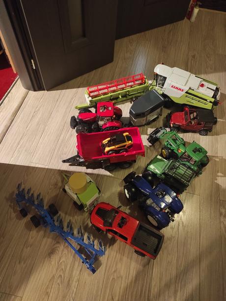 Traktor,kombajn a iné,