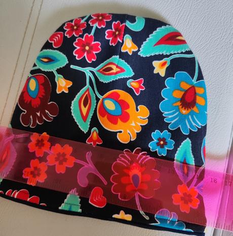 Handmade obojstranná čiapočka, 68