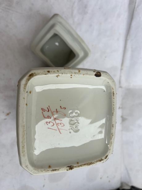 Starozitna reis velka porcelanova korenicka doza, 