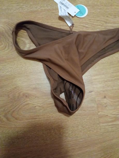 Bikiny, gate,42