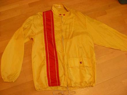 Darujem šušťákovú vetrovku, m