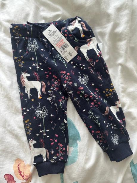 Jednorožce tepláky, f&f,86