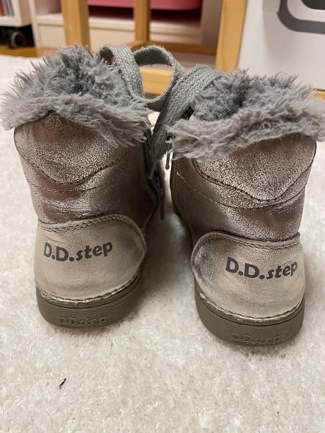 Skvele elegantne ohybne zimné čižmy, d.d.step,27