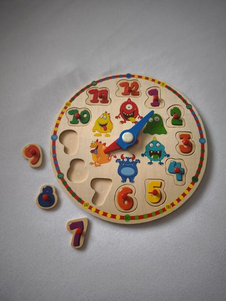 Drevené hračky - hodinky/skladačky, 