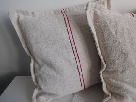 Vankúše menšie , vačšie, podlhovasté,, 