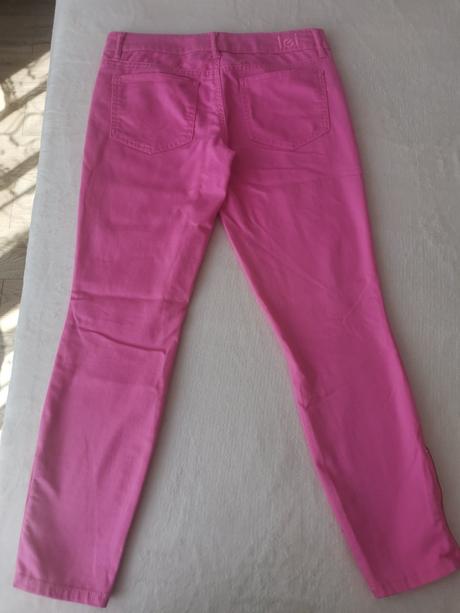 Tristvrtove nohavice, 38