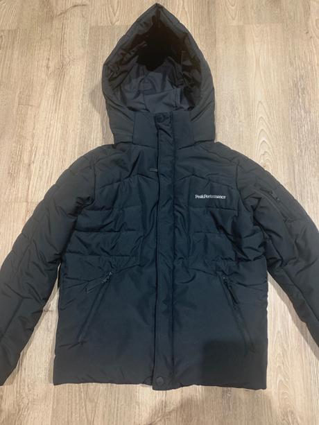 Peakperformance zimná bunda, 140