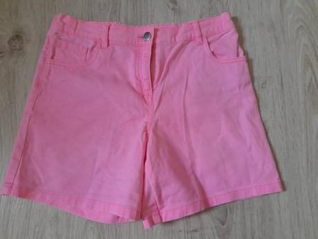 Šortky, f&f,152