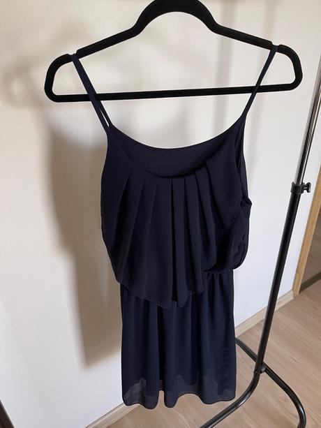 Tmavomodré šaty, s