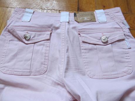 Ruzové nohavice, 158