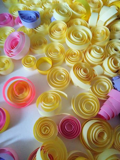 Farebné papierové pásiky na quillingové tvorenie, 