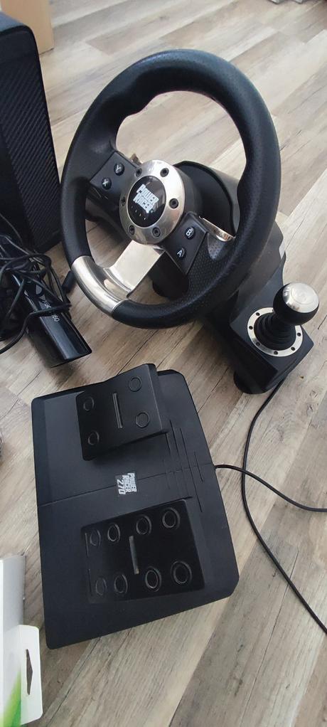 Xbox 360 + príslušenstvo,