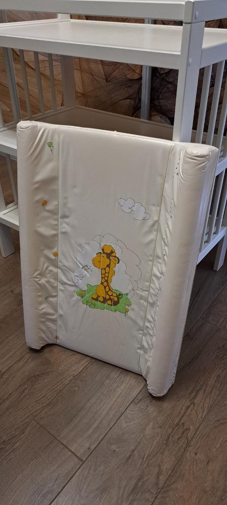 Prebalovací pult + doplnky,