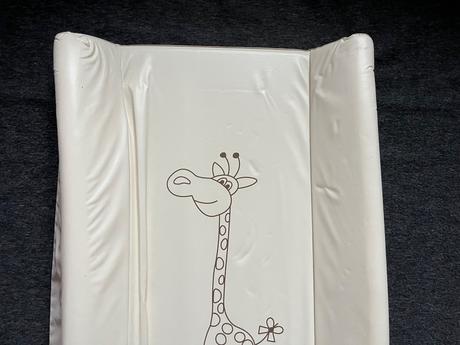 Tvrdá prebaľovacia podložka žirafka, 