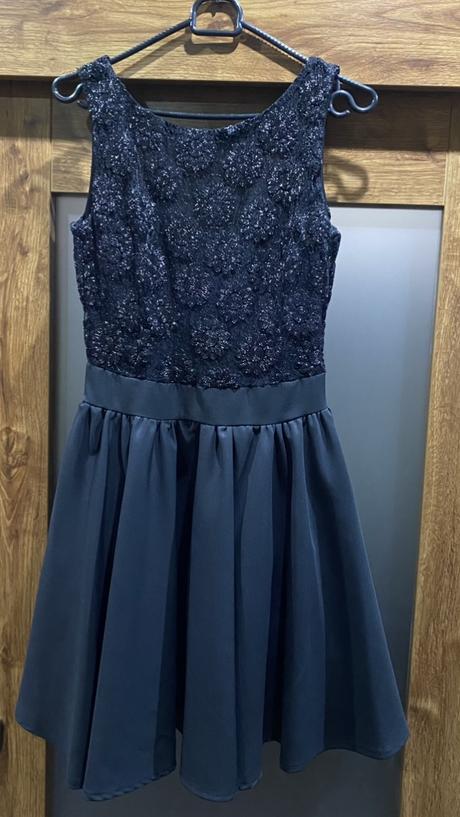 Špoločenské šaty s vystuženou spodničkou 36, s