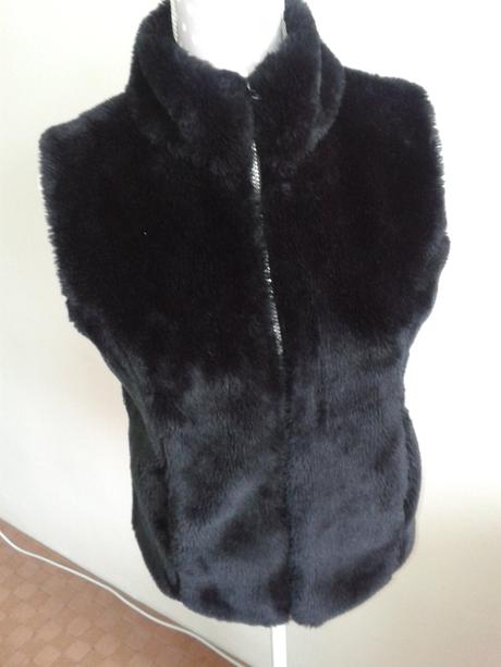 Čierna kožušinová vesta veľ. 38, 38