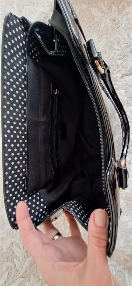 Lakovaná baťovka, baťa