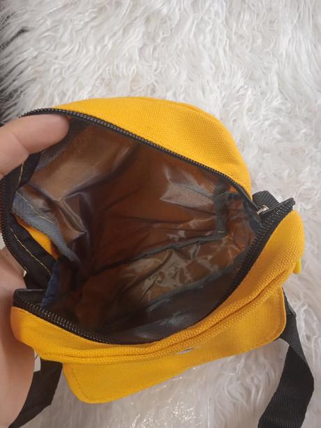 Kabelka s otvorom na slúchadlá, 