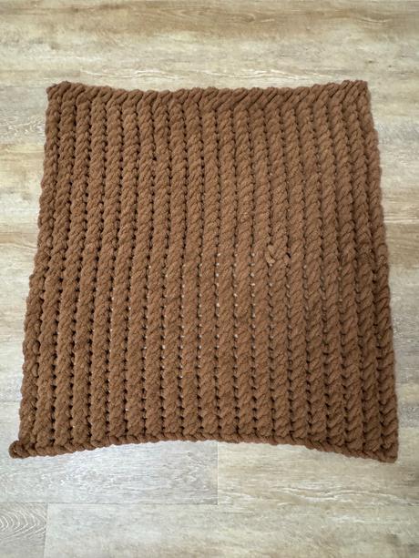 Hnedá handmade puffy deka,