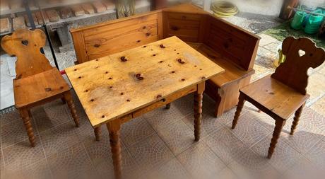 Devenna suprava lavica, stol, 2x stolicka a skrina,