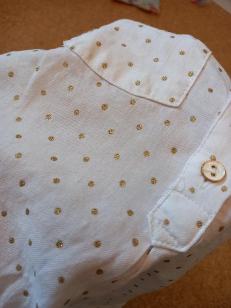 Elegantná blúzka so zlatými bodkami, 110