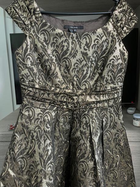 Šaty so zlatou niťou, zara,s