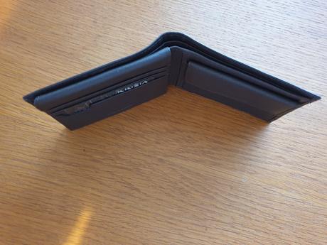 Nova panska kozena penazenka krizia, 