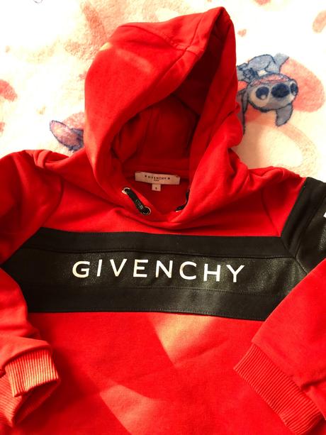 Givenchy, 110
