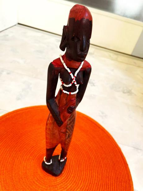 Drevená etno soška,