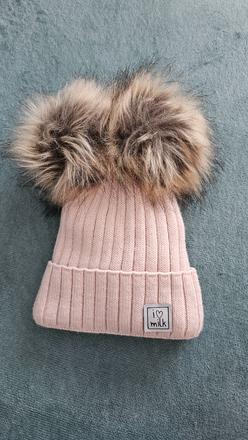 I love milk čiapka s brmbolcami, 