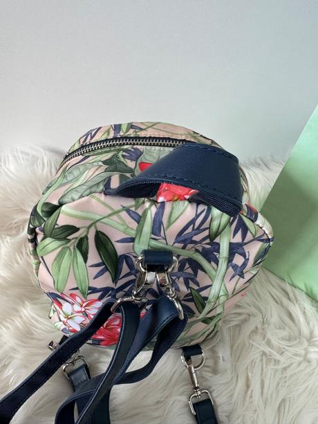 Batoh vak carpisa, carpisa