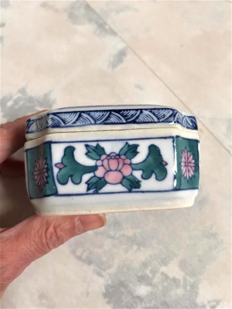 Porcelánová šperkovnica, 