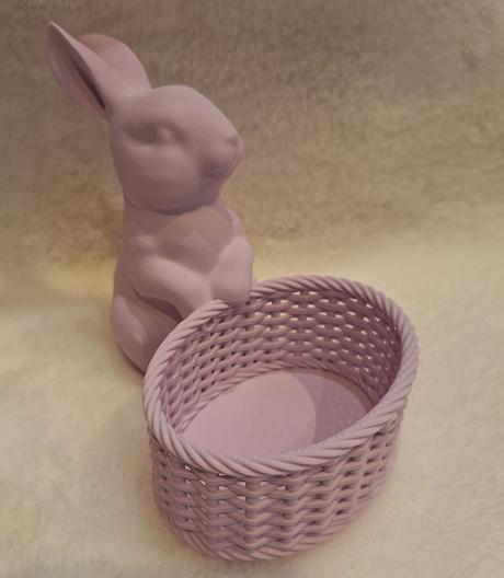 Zajko s košíkom na mlstnosti, 