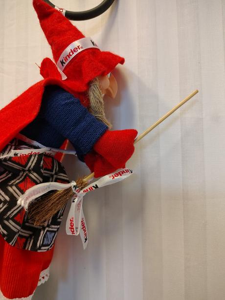Kinder befana 2020, betta saetta, čarodejnica,