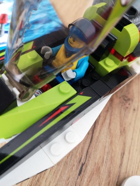 Lego city 60114 pretekársky čln, 