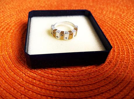 Dvojfarebný prsteň, 