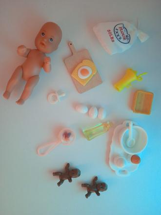 Bábika s doplnkami, 