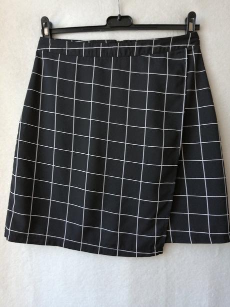 Pekná pohodlná sukňa, 36