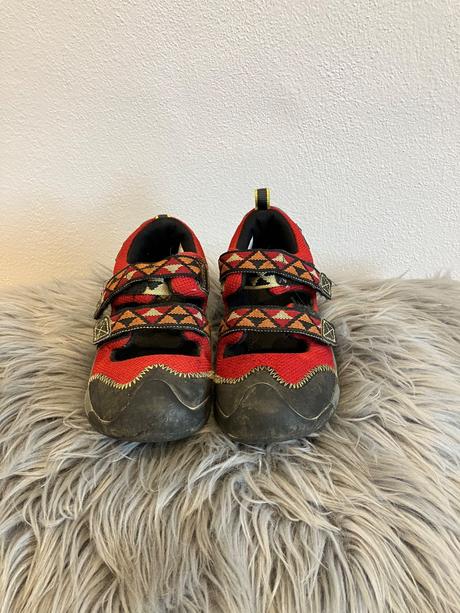 Dievčenské sandále new balance, 33