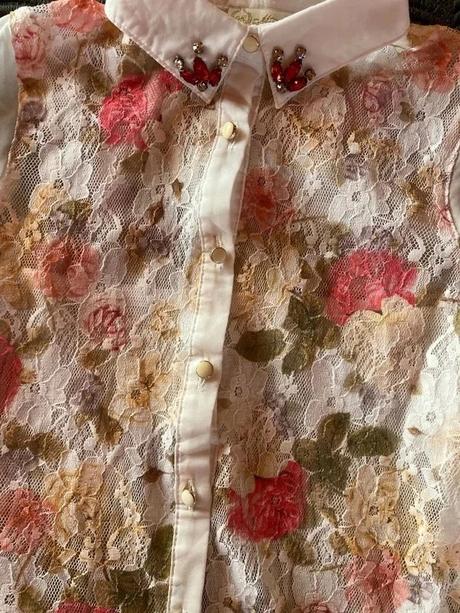 Dievčenská čipkovaná blúzka., 116