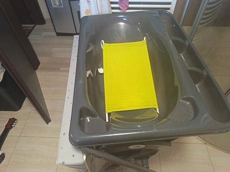 Prebaľovaci pult s vanickou, 