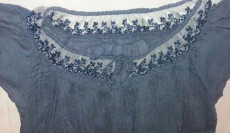 Bluzka s vysivkou modroseda, s