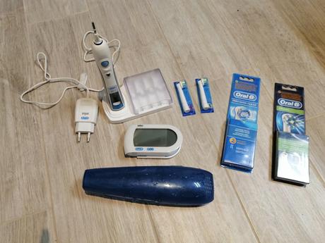 Elektricka zubna kefka oral b s puzdrom + nastavce, 