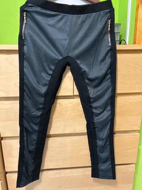 Pevné legíny s ozdobnými zlatými zipsami-m, m