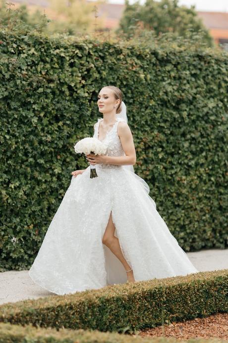 Predám svadobné šaty veľkosť s, s