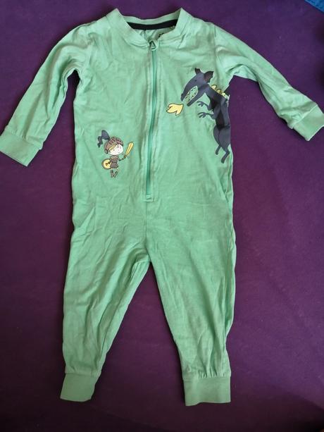 Tenké pyžamo, lupilu,86