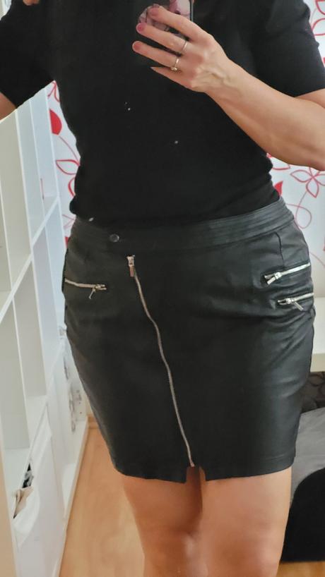 Kožená sukňa, 42
